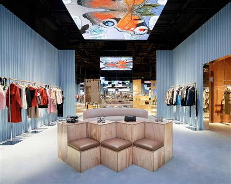 burberry cina|Burberry inaugura il primo luxury social store in Cina..